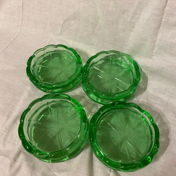 Vintage 30’ Green Depression Glass Coaster set - Picture 3 of 5
